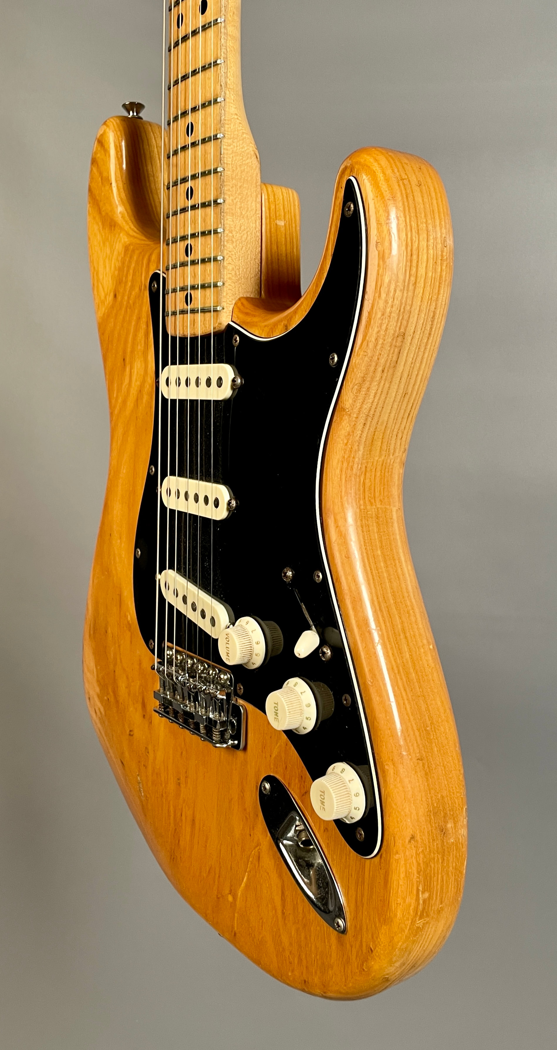 Saco discreción Gracias por tu ayuda Fender Stratocaster 1976 Natural vintage electric guitar